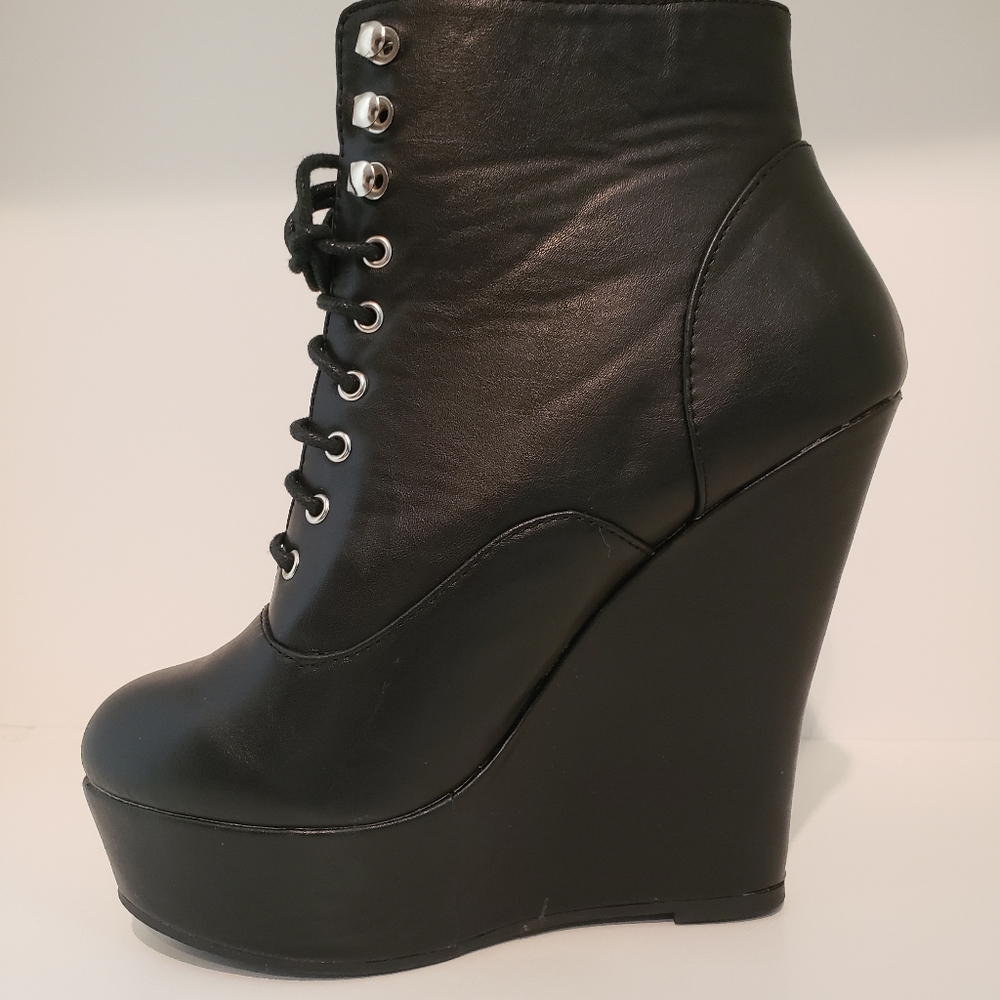 Wedge boots